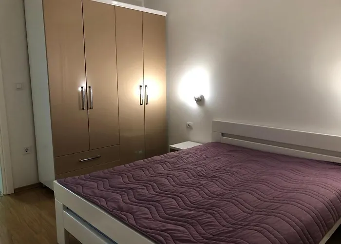 Ole I - In The Center * Skopje